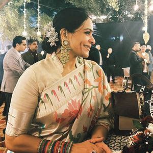 Shop the best of handwoven Benarasi sarees and dupattas – Roliana