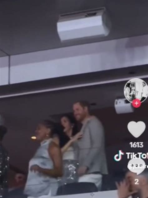 She Music Video Harry 的图像结果