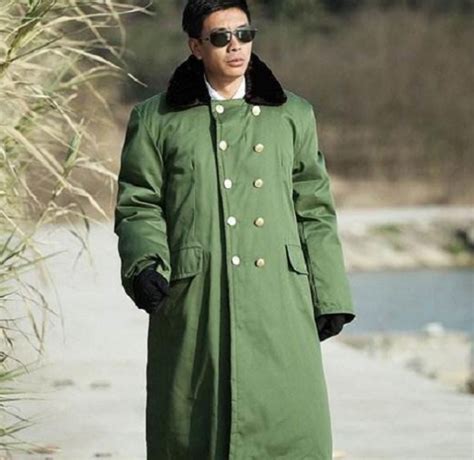 国民党军官为什么总喜欢披件军大衣，其实是因为蒋介石有一癖好
