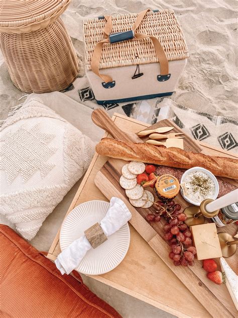 How To Create A Luxury Beach Picnic (+Packing List) – Lovery