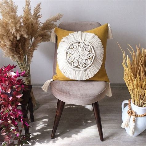 12-Inch Macrame Pillow Tutorial 的图像结果