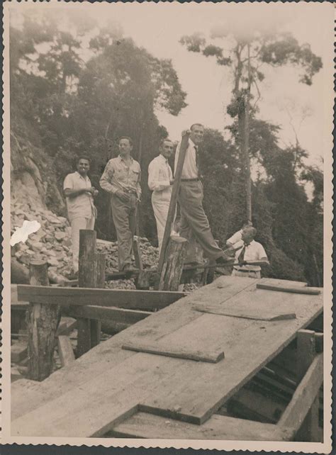 Raphael de Paula Souza e outros visitando as obras do Sanatório de Curicica - Base Arch