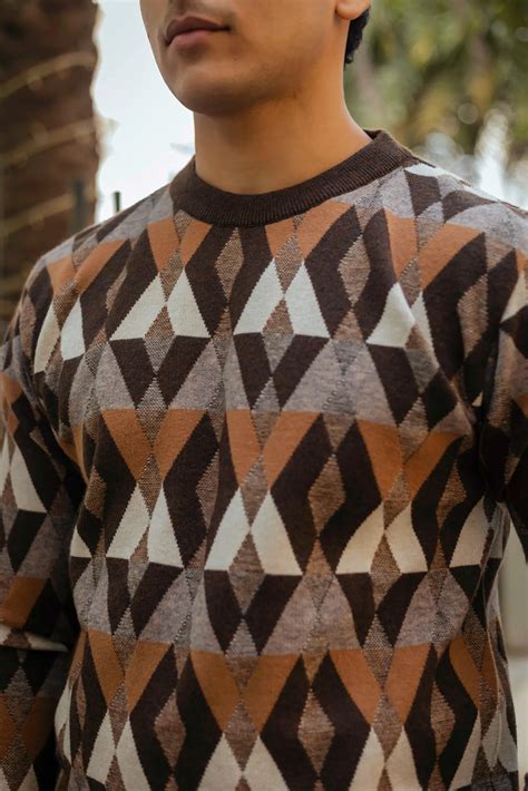 Vintage Rhombus Brown Round Neck Sweater – JAVINISHKA