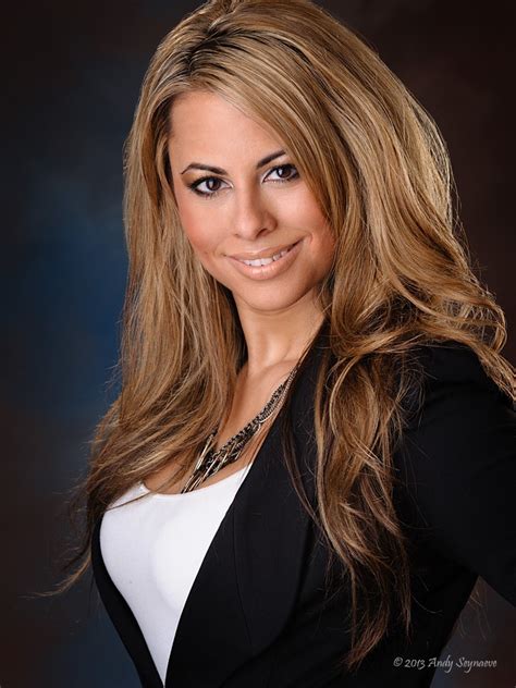 Business Person Potrait 的图像结果