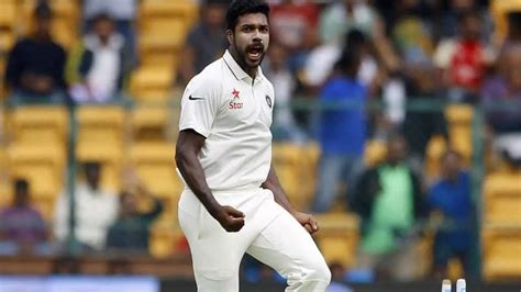 State mates: MS Dhoni and Aaron are both from Jharkhand, but their domestic careers didn't quite ove