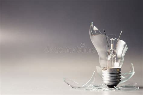 » Breaking bulbs 3D printed lamps by Gässling