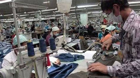服装厂工资很低吗,制衣厂做什么工资高,服装厂工人_大山谷图库