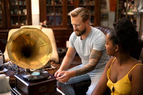 Theremin Playing 的图像结果