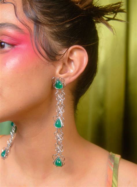 THE INFINITY EARRINGS – tseringchotten