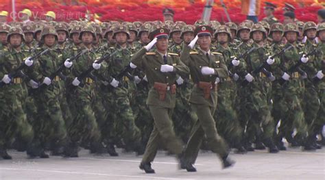 高清：中国三军仪仗队助威墨西哥阅兵仪式_国际新闻_环球网