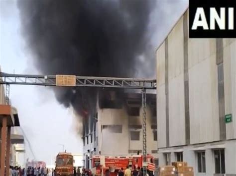 Gujarat: Massive fire breaks out at chemical manufacturing unit in ...