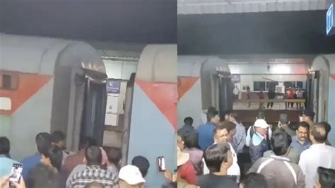 Nandan Kanan Express train en route to Odisha splits into two, no ...