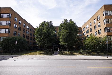 Massive immigration raid on Chicago apartment building leaves residents ...