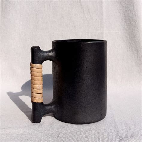 Longpi Black Pottery Beer Mug Large Round – Terracotta by Sachii
