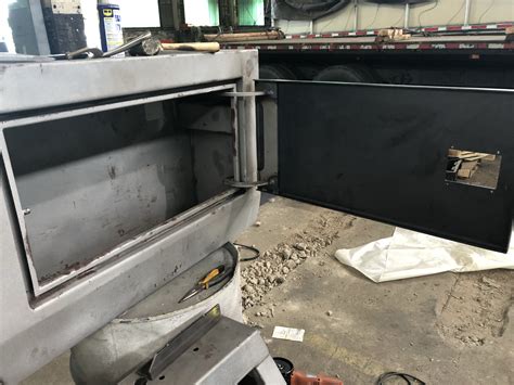 Rusty Tool Box Repair 的图像结果