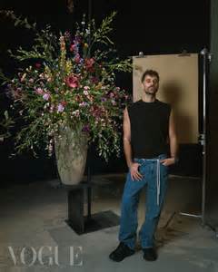 2025台北雙年展｜Omar Mismar，以人造花紀錄消失中的土地 | Vogue Taiwan