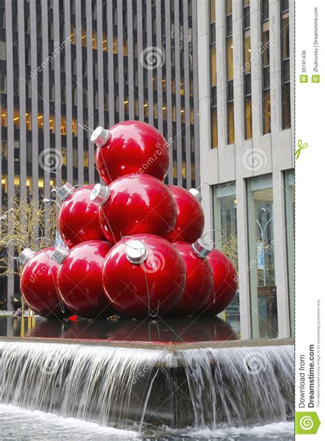 Christmas Decorations Near New York City Landmark Radio City Music Hall ...