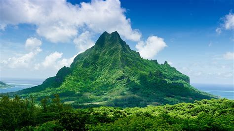 Volcanic Mount Rotui view from Belvedere lookout, Mo'orea Island ...