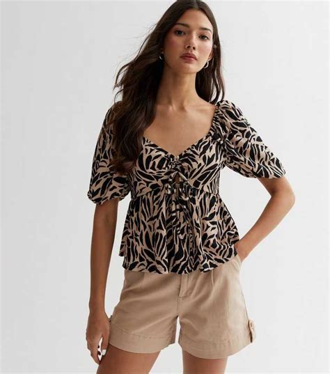 Brown Giraffe Print Short Sleeve Top | New Look