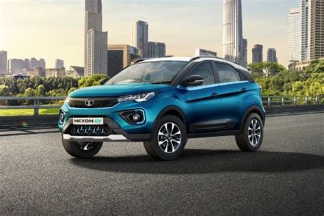 2023 Tata Nexon facelift spotted in multiple variants ahead of launch ...