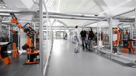 KUKA College: global standards | KUKA India