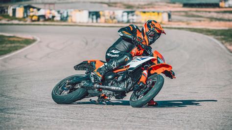 2025 KTM 125 SMC R & 390 SMC R Unveiled | Times Drive