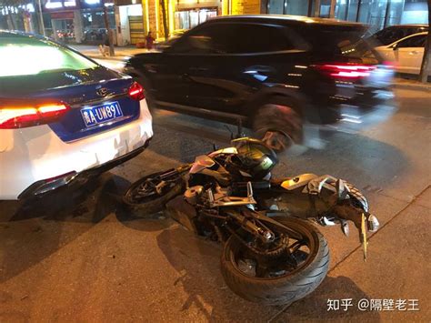 “时速299”摩托车手抓到了 知情人：他开的是走私车_手机凤凰网
