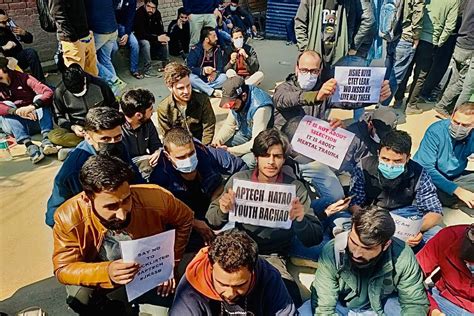 Aspirants protest in Jammu, Srinagar against JKSSB THE NEW INDIAN ...