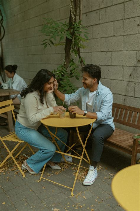 A Coffee Date at the Bookstore | Rupom + Mahbuba | karamccurdy.com