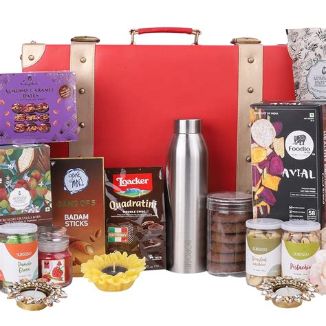 The Gift Tree Scrumptious Gourmet Gift Hamper | SS Bottle, Granola bars ...