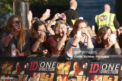 One Direction Surprsing Fans 的图像结果