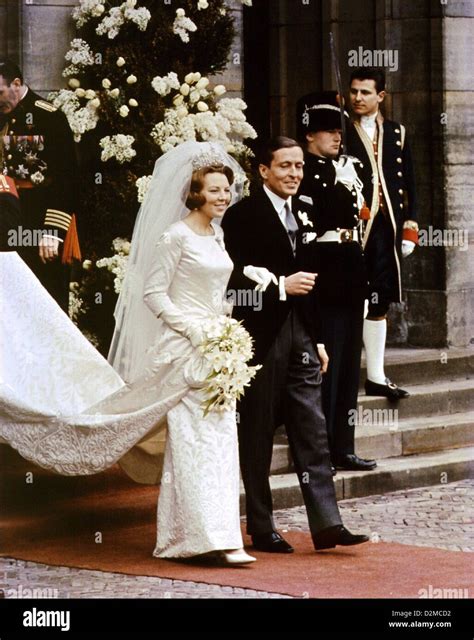 QUEEN BEATRIX OF THE NETHERLANDS ABDICATION FILE PIX: Wedding Crown ...