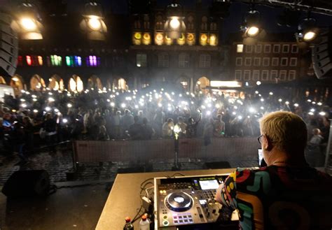 CSD 2024: Strassenfest WarmUp Disco, Markt, 23552 Lübeck, Deutschland ...