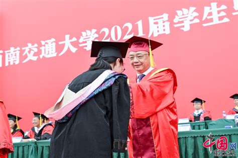 10463名交大学子毕业 校长以向“变”而生寄语毕业生成就精彩人生 _中国网