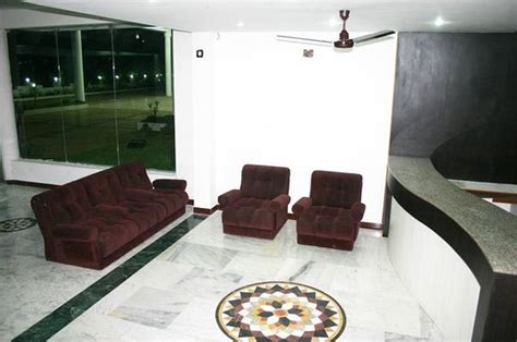OYO 30435 MAHALASHMI PARK HOTEL (Kumbakonam, Tamil Nadu) - Hotel ...