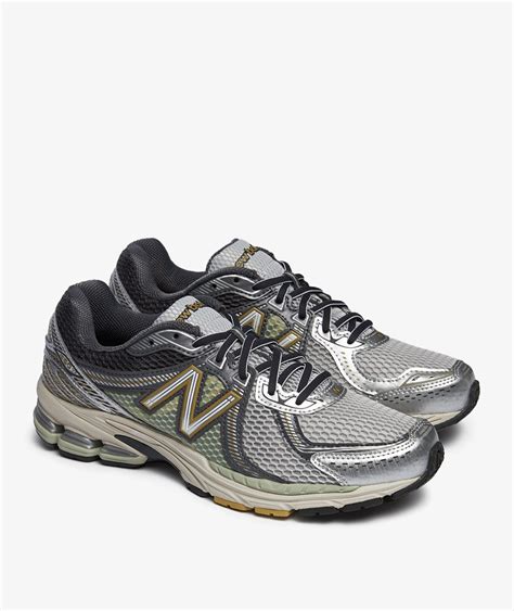 Grey New Balance 860 | SVD