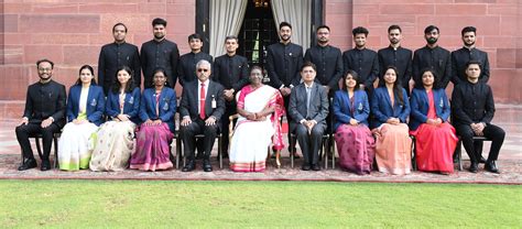 Probationers of Indian Defence Accounts Service called on the President ...