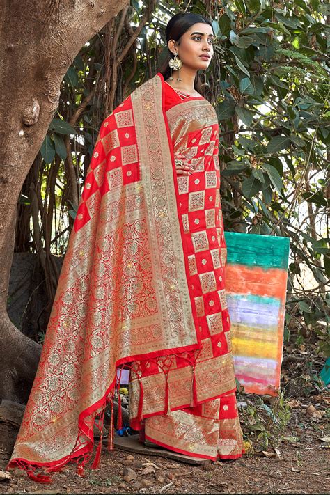 Buy Scarlet Red Banarasi Silk Saree 42602 Online | Karagiri