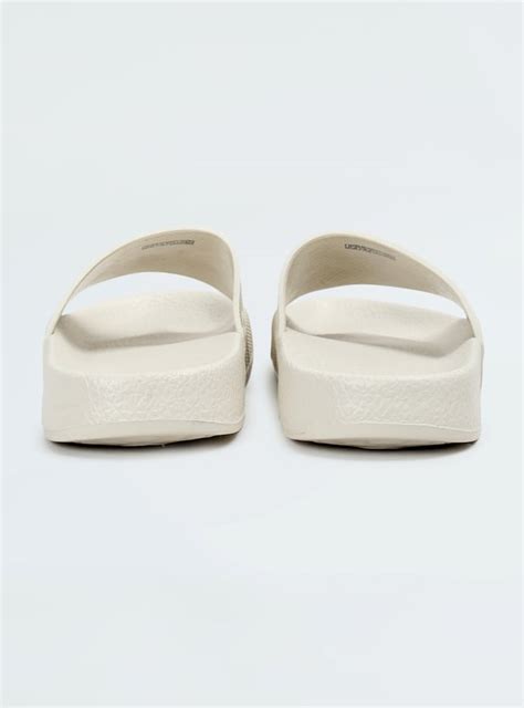 Buy Men Textured Sliders Online at just Rs. 499.0 - 1000015164914 | Max ...