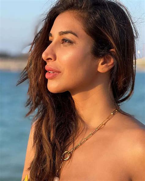 These stunning beach looks of Sophie Choudry are the inspo you need for ...