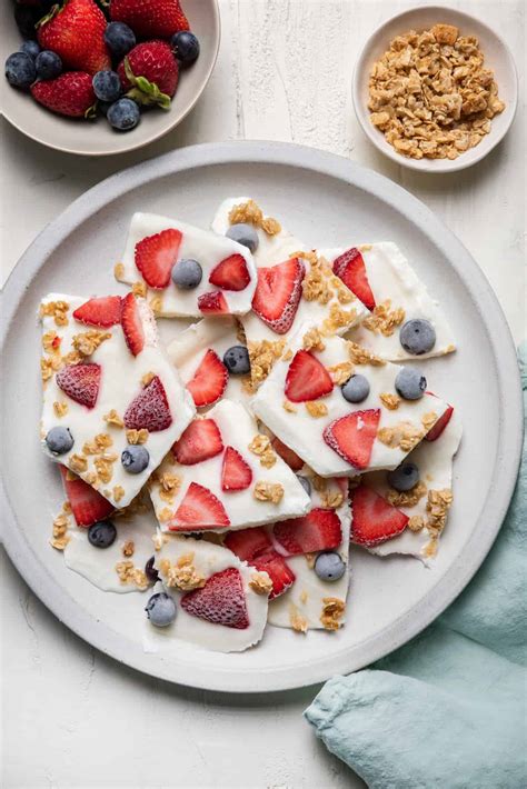 Frozen Yogurt Bark {Easy Summer Dessert} | FeelGoodFoodie