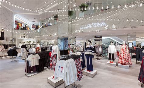 H&M opens flagship store on rue La Fayette | Donde comprar ropa barata, Ropa barata, Ropa