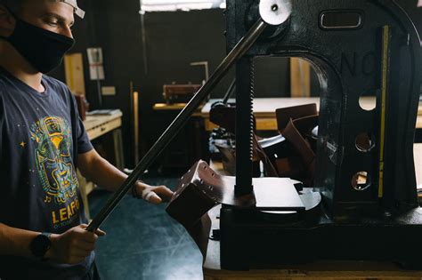 What Happens If Full-Grain Leather Gets Wet? – ColsenKeane Leather, LLC