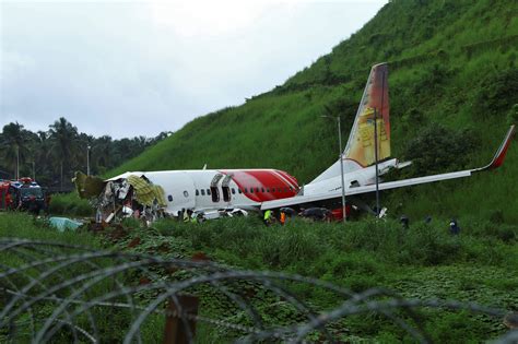 At least 18 dead in southern India plane crash