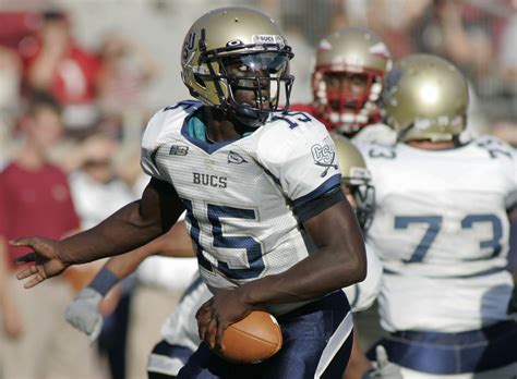 Dixon leaning on playing experience to shape QB coach tenure