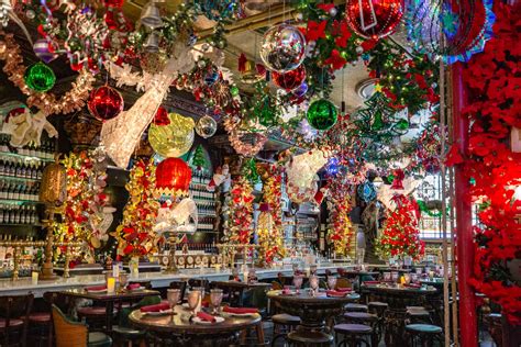 10 BEST Christmas-Decorated Restaurants in New York City