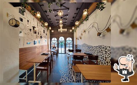 Top 5 restaurants with burgers in Bhuj, june 2025 - Restaurant Guru