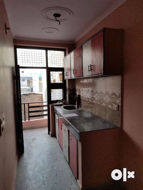 1 bhk, 2 room set flat for rent in 7500 rs Infront nawada metro statio ...