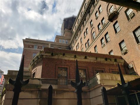 Bellevue Sanitarium (now men's shelter) on a spring day : r/nyc