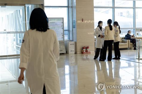 韩政府继续检查医生是否返岗 吊销执照处分在即 | 韩联社